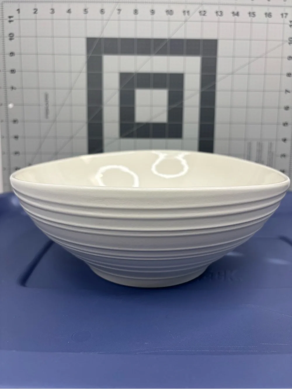 Mikasa Swirl White DJ100 Ceramic Serving Bowl‎